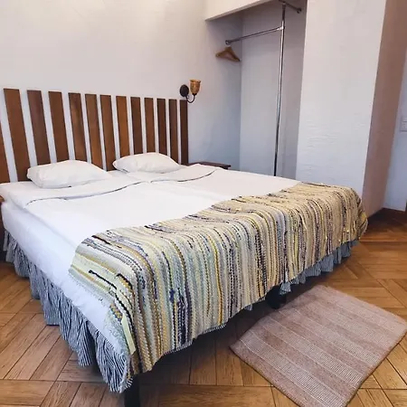Kapteinu Osta Hotel *